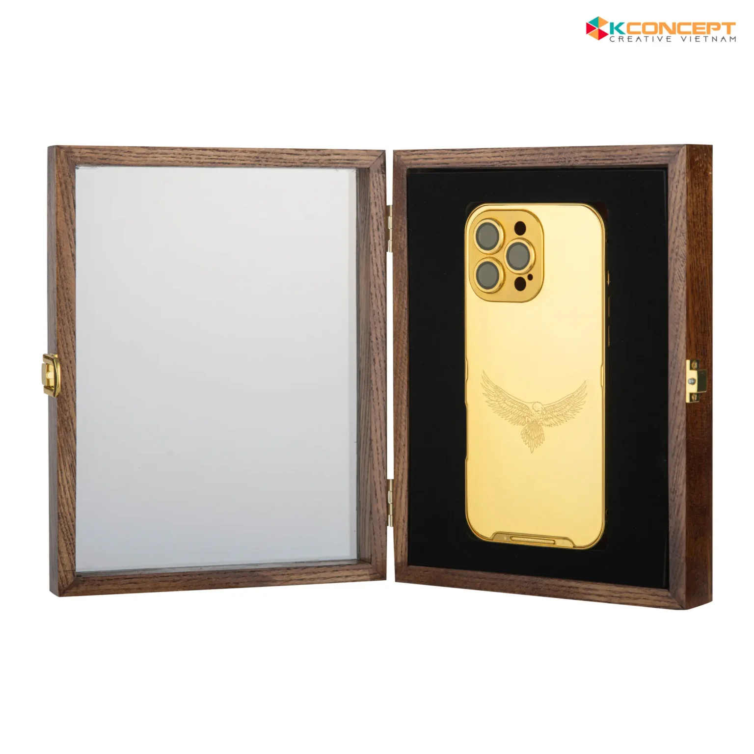 Chụp Ảnh Sản Phẩm Nền Trắng – Packshot – Ốp Lưng Điện Thoại, Kính