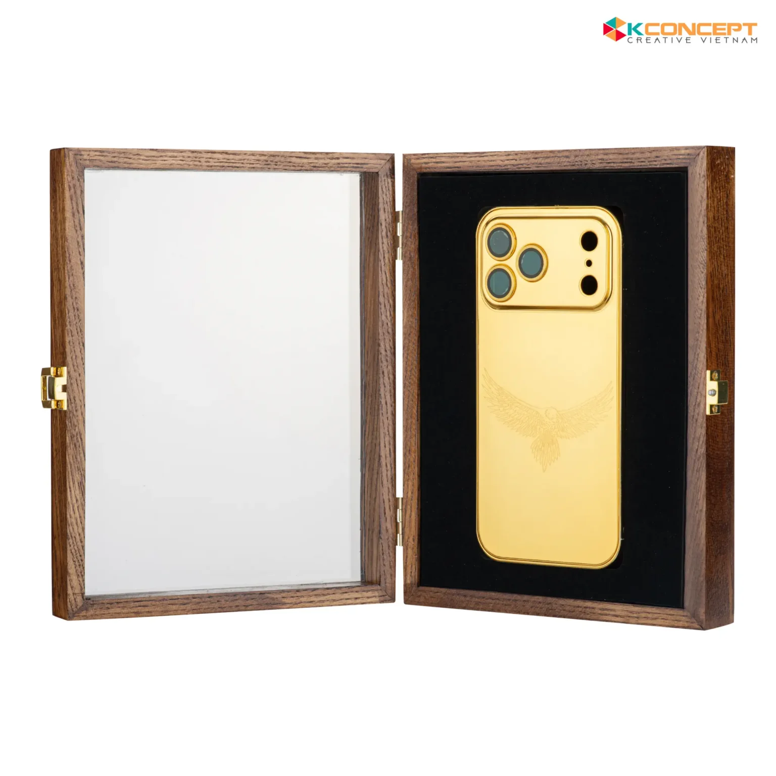Chụp Ảnh Sản Phẩm Nền Trắng – Packshot – Ốp Lưng Điện Thoại, Kính
